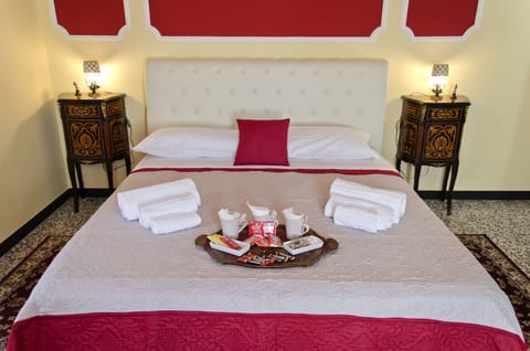 Luxury Triple Room | Memory foam beds, desk, soundproofing, free cribs/infant beds