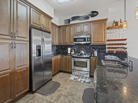 Condo 7208 - Fully Furnished Kitchen