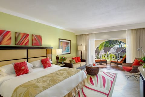 Junior Suite Pool View, Junior Suite | Minibar, in-room safe, blackout drapes, iron/ironing board