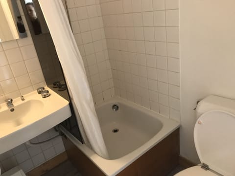 Bathroom | Free toiletries, hair dryer, towels