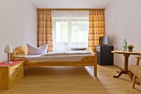 Classic Single Room, Balcony, Garden View | In-room safe, iron/ironing board, free WiFi, bed sheets