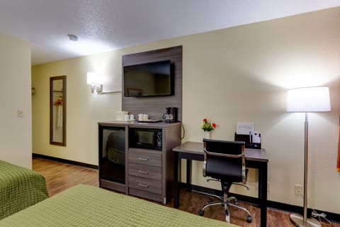 Room, 2 Double Beds | Room amenity