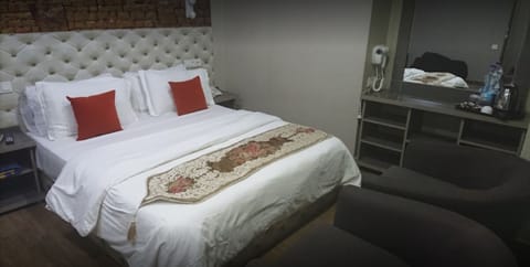 Superior Room | Desk, blackout drapes, free WiFi, bed sheets