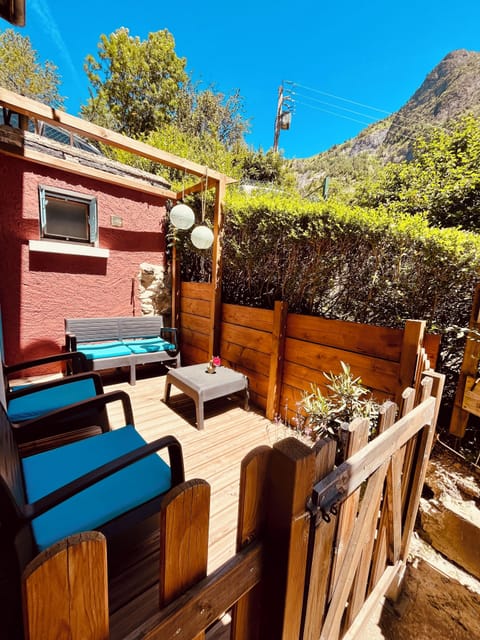 Back garden with really nice mountain views!