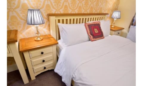 Double Room | Free WiFi, bed sheets