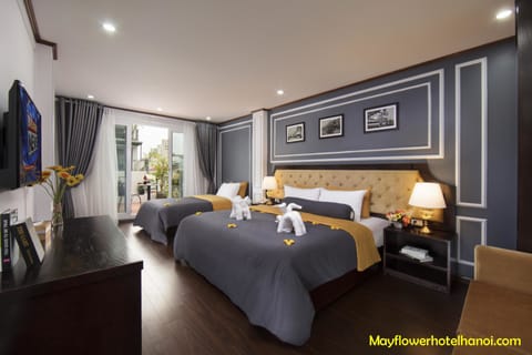 Junior Suite with Balcony | Minibar, in-room safe, desk, soundproofing