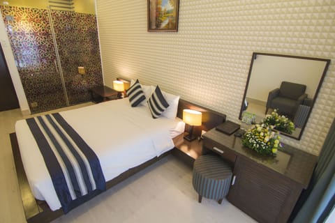 Standard Double Room, Balcony | 1 bedroom, hypo-allergenic bedding, minibar, desk