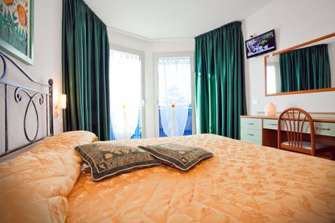 Superior Double Room | In-room safe, desk, free WiFi, wheelchair access