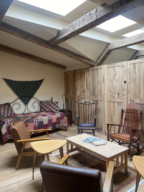 Classic Loft | Living area | Fireplace