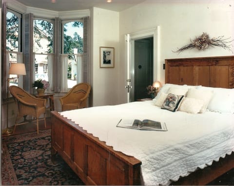 SquibbHouse - Parlor Room | 1 bedroom, free WiFi, bed sheets