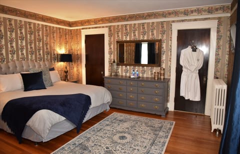 Kingsland Room | 4 bedrooms, premium bedding, in-room safe, individually decorated