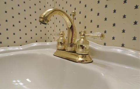 Empire Room | Bathroom sink