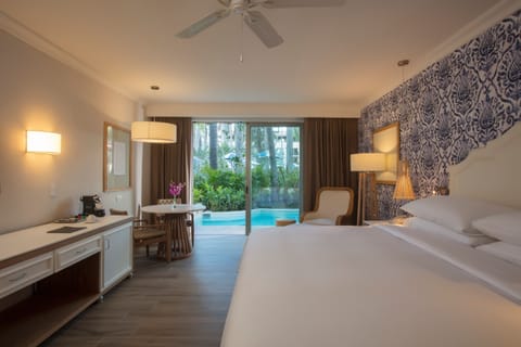 Junior Suite Hacienda Swim Out | Premium bedding, minibar, in-room safe, desk