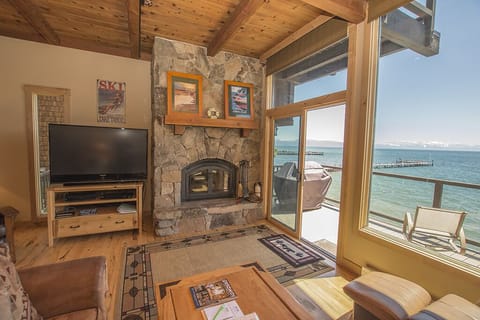 SH16LivingAreaTVFireplace