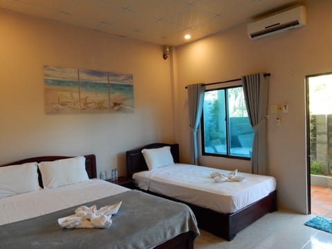 Standard Twin Room, Multiple Beds | In-room safe, free WiFi