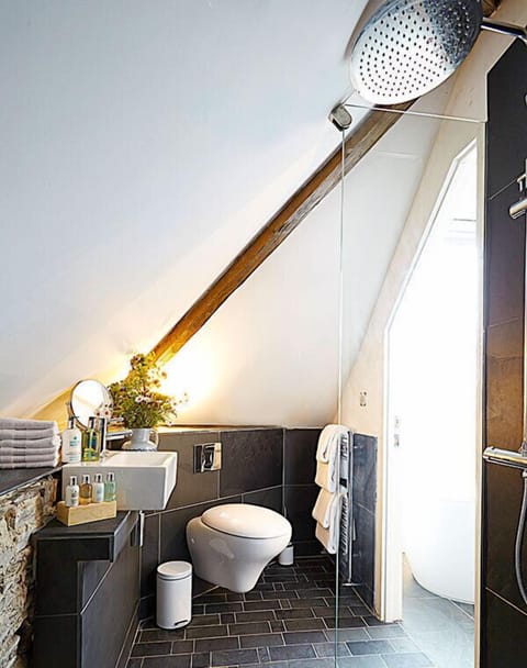 Double Room (Loft) | Bathroom | Designer toiletries, slippers