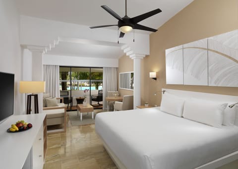 Premium Room, Beachside | 1 bedroom, premium bedding, free minibar, in-room safe