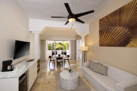 The Level Master Suite Beachside | Living room | LCD TV