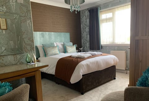 Double Room, Ensuite | Premium bedding, down comforters, individually decorated