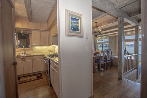 Star Harbor 8 Kitchen and Dining Area - Star Harbor 8 Kitchen and Dining Area