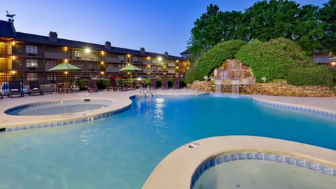 Indoor pool, 2 outdoor pools, sun loungers