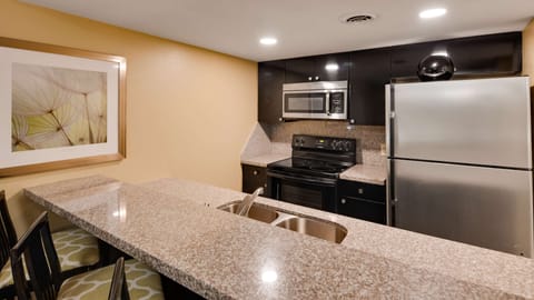 Suite, Multiple Beds, Non Smoking, Kitchen (Walk-in Shower) | Private kitchenette | Microwave, coffee/tea maker