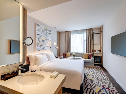 Superior Room, 1 Double Bed, Executive Level | Bathroom | Eco-friendly toiletries, hair dryer, bidet, towels