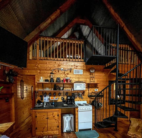 Panoramic Cabin, 2 Bedrooms, Hot Tub, River View | Room amenity