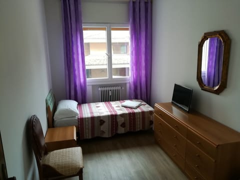 Single Room, Shared Bathroom | Soundproofing, free WiFi, bed sheets