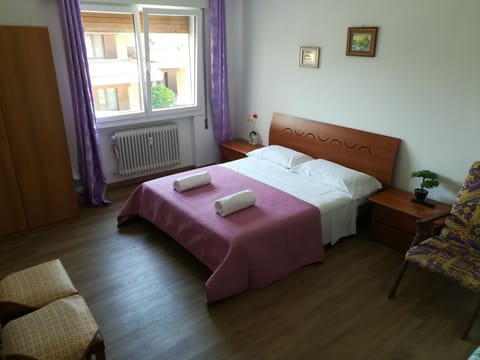 Double Room, Shared Bathroom | Soundproofing, free WiFi, bed sheets