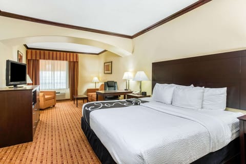 Deluxe Room, 1 King Bed, Non Smoking (Deluxe Executive Suite) | Premium bedding, pillowtop beds, desk, blackout drapes