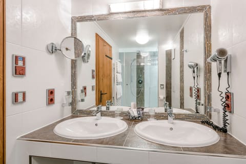 Junior Suite, 1 Bedroom, Lake View | Bathroom | Shower, free toiletries, hair dryer, bathrobes