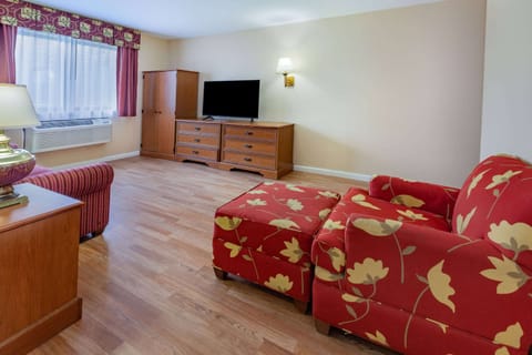 Suite, 1 King Bed, Non Smoking (One-Bedroom) | Egyptian cotton sheets, premium bedding, down comforters