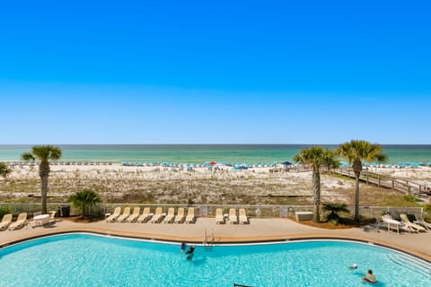 2 outdoor pools, pool umbrellas