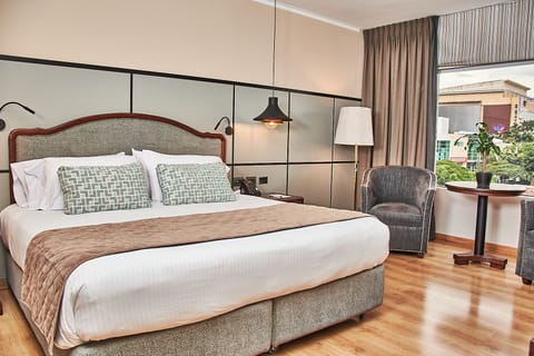 Superior Room, 1 Queen Bed | Premium bedding, minibar, in-room safe, desk