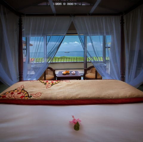 Superior Villa, Lake View | Egyptian cotton sheets, premium bedding, memory foam beds, minibar
