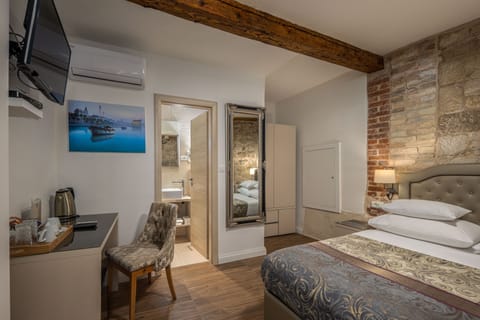 Economy Double Room | Premium bedding, down comforters, memory foam beds, minibar