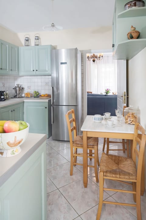 Apartment, Sea View | Private kitchen | Microwave, oven, stovetop, espresso maker