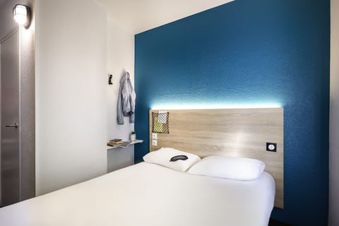 Room, 1 Double Bed, Private Bathroom (Cabrio) | Desk, blackout drapes, soundproofing, free WiFi