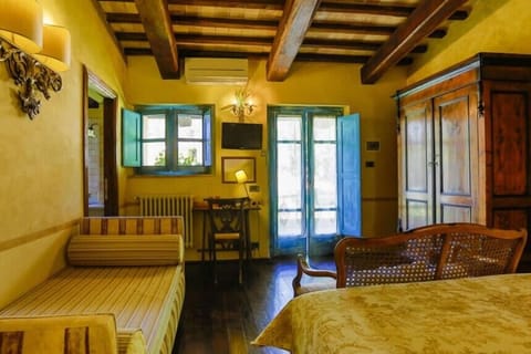 Double Room | Minibar, free WiFi, bed sheets