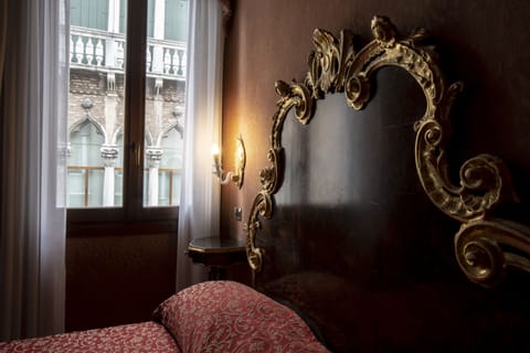 Luxury Double Room, Bathtub | Premium bedding, minibar, in-room safe, desk