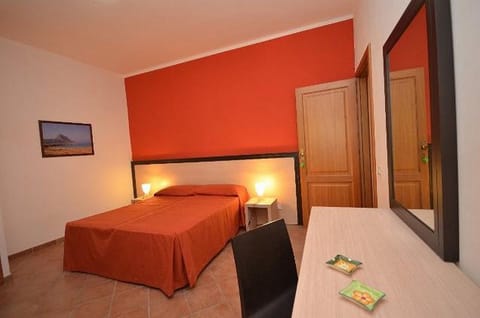 Double Room, Garden View | In-room safe, desk, free WiFi, bed sheets