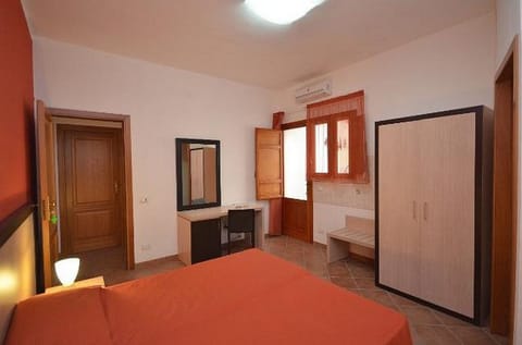 Double Room, Garden View | In-room safe, desk, free WiFi, bed sheets