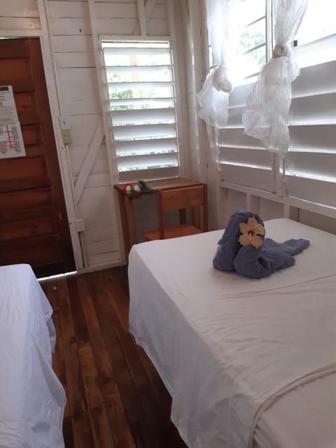 Traditional Twin Room, 2 Twin Beds, Shared Bathroom (Solar Hot Water) | Individually decorated, individually furnished, blackout drapes