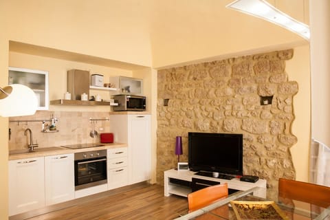 Design Apartment, 1 Bedroom | Private kitchen | Fridge, oven, stovetop, cookware/dishes/utensils