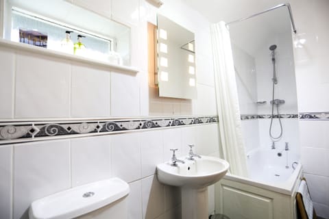 Double Room, Lake View | Bathroom | Free toiletries, hair dryer, towels