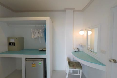 Triple Room with Sea View | In-room safe, blackout drapes, free WiFi, bed sheets