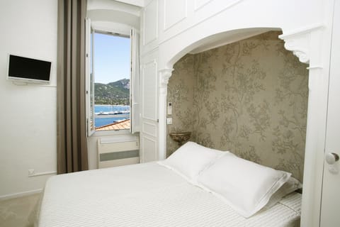 Comfort Double Room, Sea View | Premium bedding, in-room safe, desk, iron/ironing board