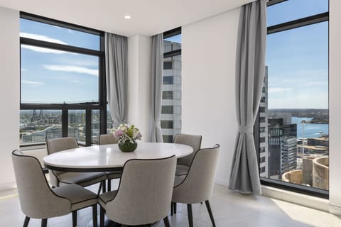 3 Bedroom Darling Penthouse | Dining room