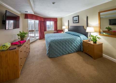 Signature Suite, 2 Bedrooms | 2 bedrooms, desk, iron/ironing board, free cribs/infant beds